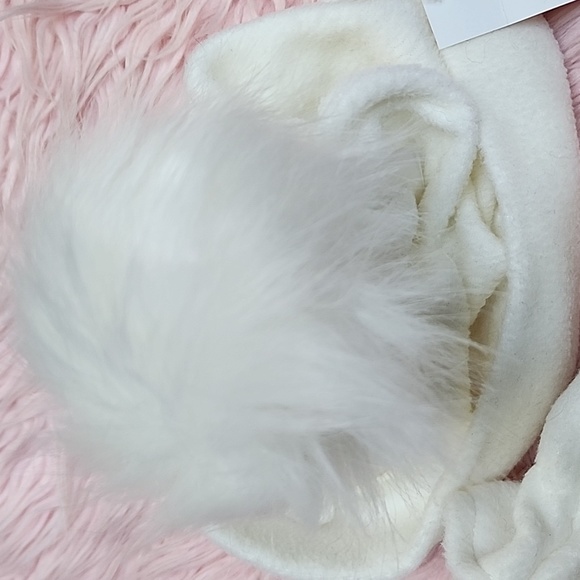 Old Navy Pom Pom Hat and Glove Set  Size S/M - Picture 2 of 5